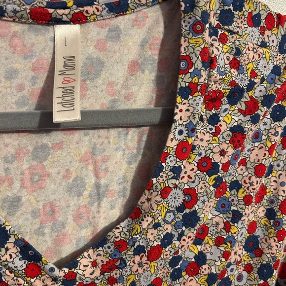 Large floral Latched Mama nursing shirt - Picture 2 of 3